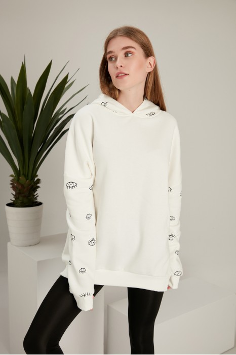 Kadın Beyaz Kapüşonlu Göz Desenli Oversize Sweatshirt